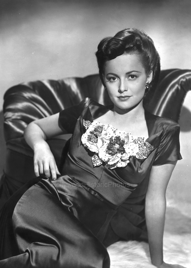 Olivia De Havilland 1936 Warner Bros star.jpg
